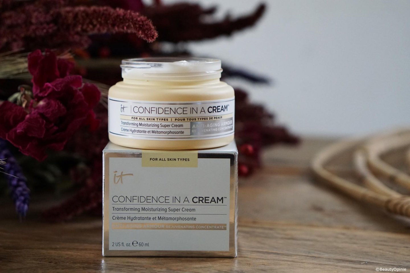 review IT Cosmetics confidence in a cream