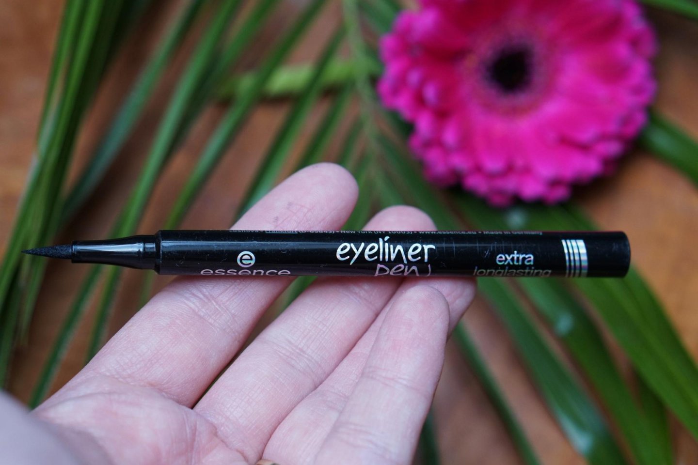 Essence eyeliner pen